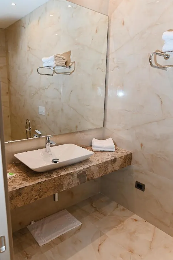White Hill Hotel, Spa & Conferences Durrës Hotell